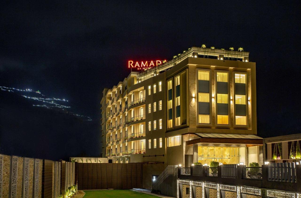 Ramada By Wyndham Katra Station Road Hotell Eksteriør bilde